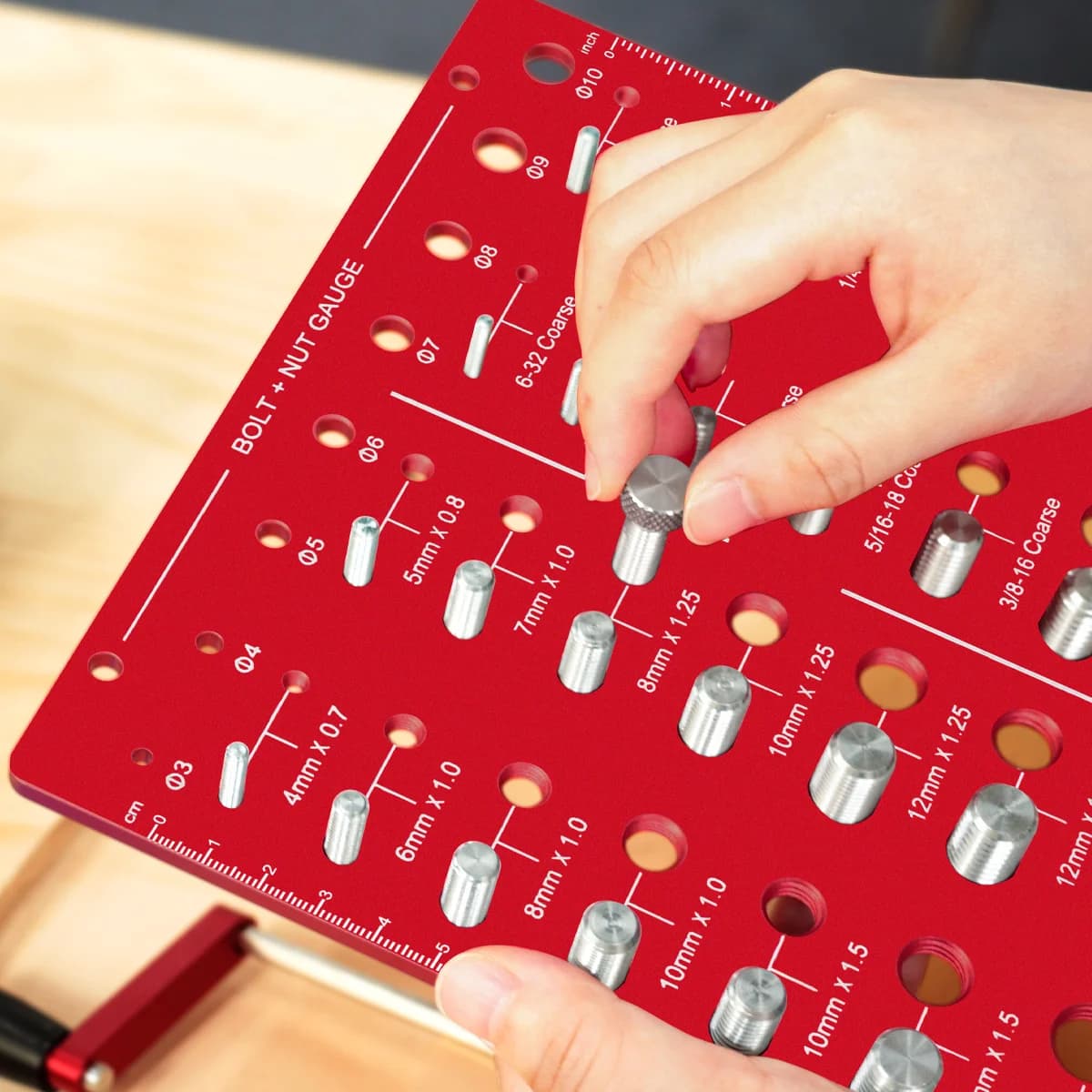 Uzgaļiem un skrūvēm paredzēta vītnes pārbaudes mērinstrumentu komplekts